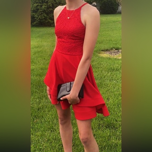 Stunning red cocktail dress in a Size 1/2. - Picture 4 of 4